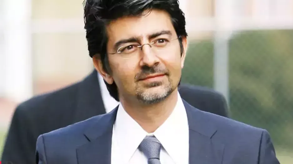 Pierre Morad Omidyar: a billionaire philanthropist, software engineer and entrepreneur